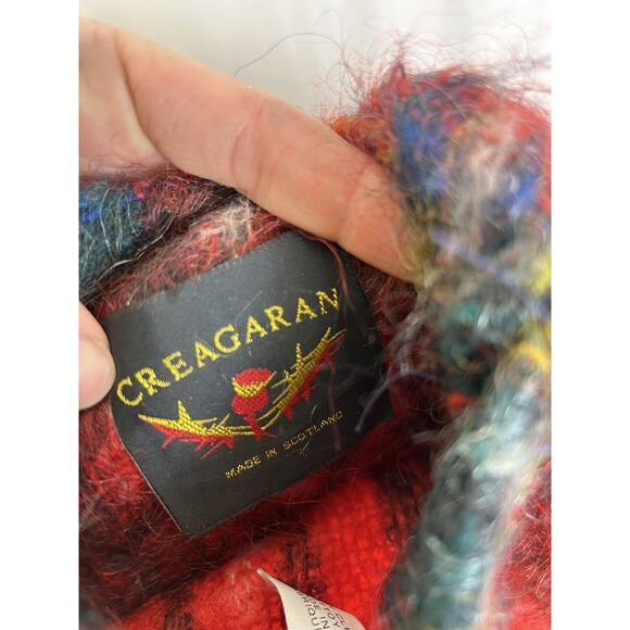 Creagaran Red Tartan Mohair Wool Scarf Soft Fuzzy Made in Scotland Pockets - Picture 3 of 7